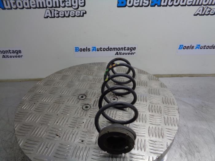 Rear coil spring from a Volkswagen Up! (121) 1.0 12V 75 2014