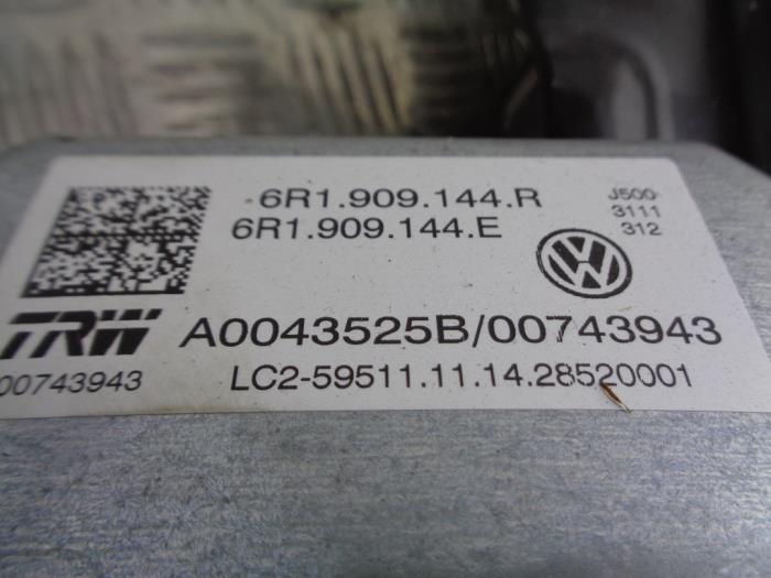 Electric power steering unit from a Volkswagen Up! (121) 1.0 12V 75 2014