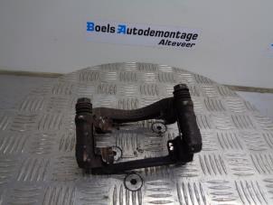 Used Front brake calliperholder, left Renault Twingo II (CN) 1.2 16V Price on request offered by Boels Autodemontage