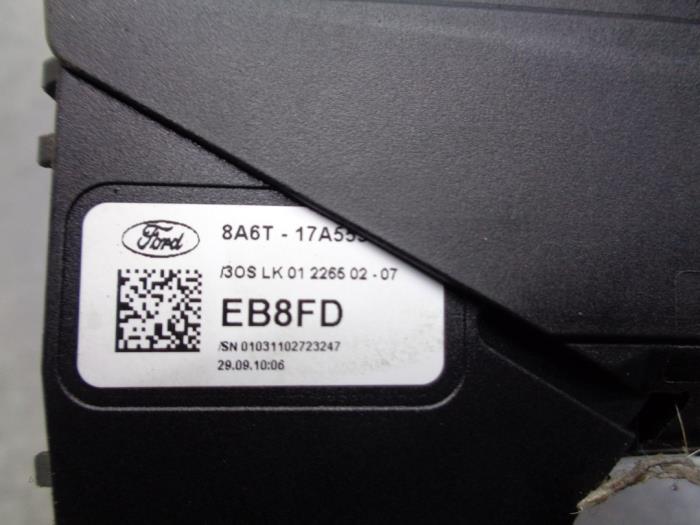 Commutateur combi colonne de direction d'un Ford Fiesta 6 (JA8) 1.25 16V 2011