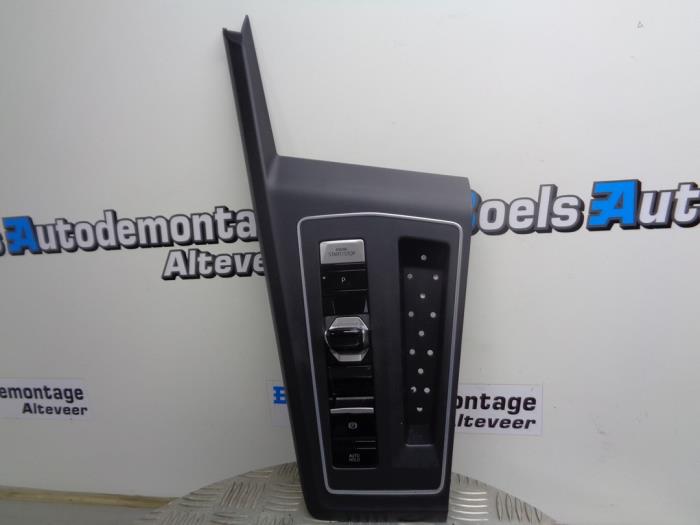 Middle console from a Volkswagen Golf VIII (CD1) 2.0 TDI BlueMotion 16V 2020