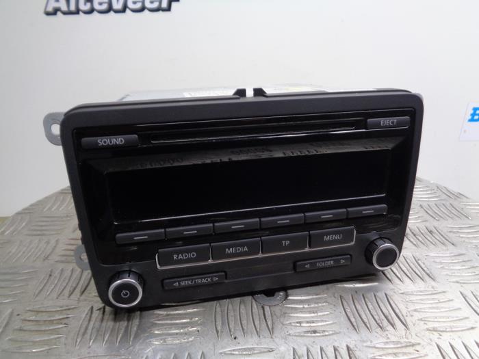 Reproductor de CD y radio de un Volkswagen Polo V (6R) 1.2 TSI 2012