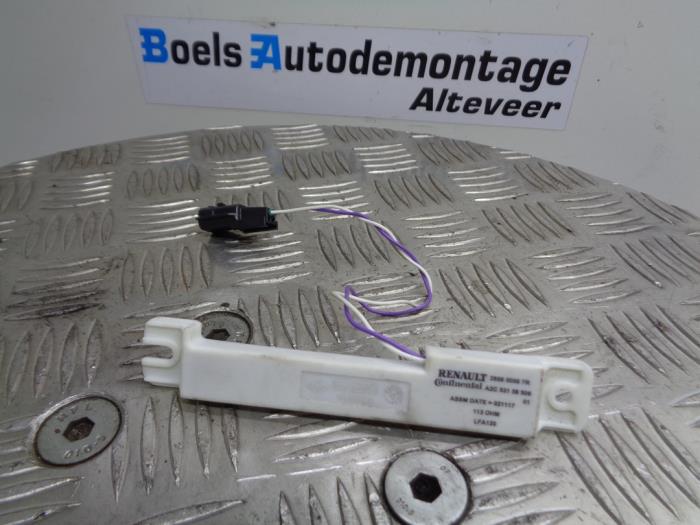 Używane Keyless Entry-Antena Renault Captur I (2R) 0.9 Energy TCE 12V Cena € 25,00 Procedura marży oferowane przez Boels Autodemontage