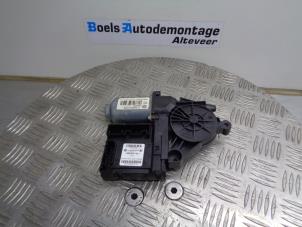 Used Door window motor Volkswagen Caddy III (2KA,2KH,2CA,2CH) 1.9 TDI Price € 40,00 Margin scheme offered by Boels Autodemontage