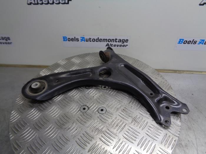 Front wishbone, right from a Volkswagen Up! (121) 1.0 12V 60 2014