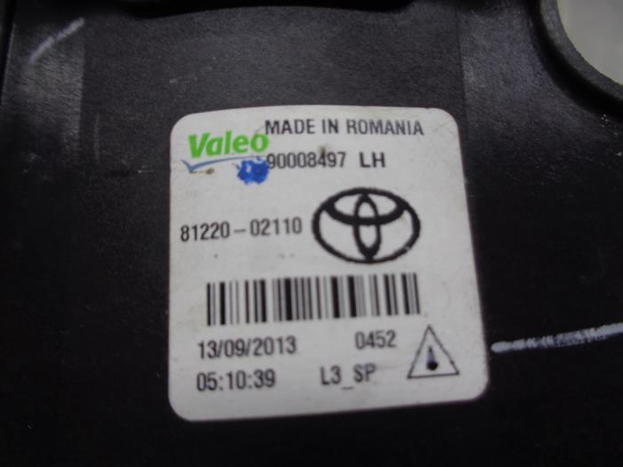 Nebelscheinwerfer links vorne van een Toyota Yaris III (P13) 1.0 12V VVT-i 2014