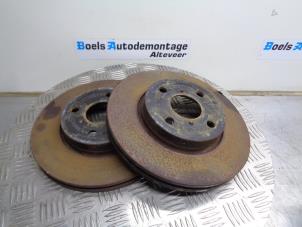 Used Front brake disc Toyota Yaris III (P13) 1.0 12V VVT-i Price on request offered by Boels Autodemontage