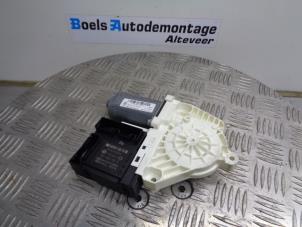 Używane Silnik szyby drzwiowej Volkswagen Golf V (1K1) 1.4 FSI 16V Cena € 35,00 Procedura marży oferowane przez Boels Autodemontage