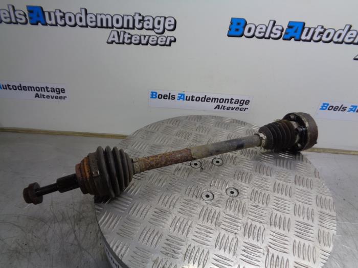 Gebrauchte Antriebswelle links vorne Volkswagen Golf V (1K1) 1.4 FSI 16V Preis € 35,00 Margenregelung angeboten von Boels Autodemontage