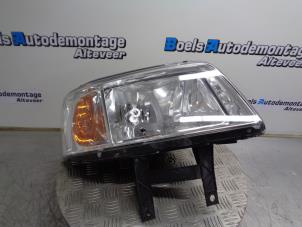 Używane Reflektor prawy Volkswagen Transporter T5 Cena na żądanie oferowane przez Boels Autodemontage