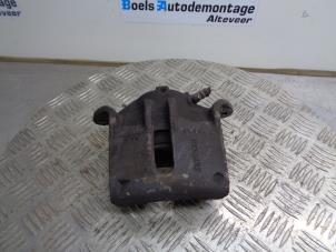 Used Front brake calliper, left Renault Scénic II (JM) 1.9 dCi 120 Price on request offered by Boels Autodemontage