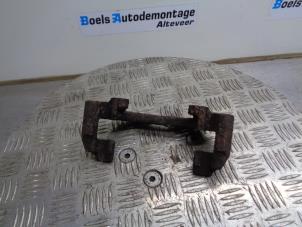 Used Front brake calliperholder, right Mazda 3 Sport (BK14) 1.3i 16V Price € 20,00 Margin scheme offered by Boels Autodemontage
