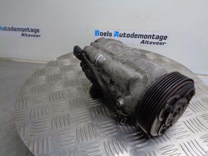 Usagé Compresseur de clim Volkswagen Golf IV (1J1) 1.6 Prix € 50,00 Règlement à la marge proposé par Boels Autodemontage