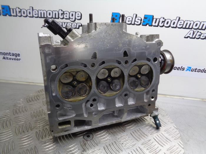Cylinder head from a Volkswagen Up! (121) 1.0 12V 60 2018