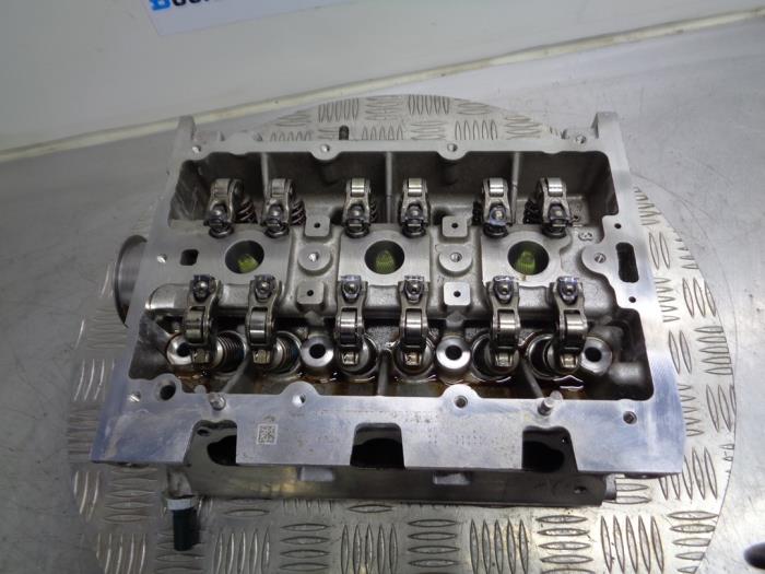 Cylinder head from a Volkswagen Up! (121) 1.0 12V 60 2018