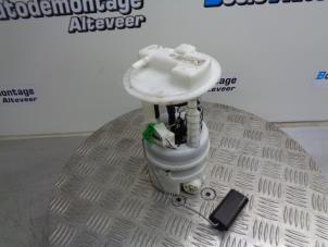 Usados Bomba eléctrica de combustible Renault Twingo II (CN) 1.2 16V Precio de solicitud ofrecido por Boels Autodemontage