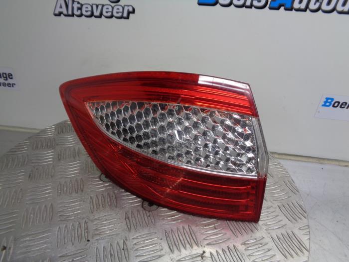 Taillight, left from a Ford Mondeo IV Wagon 2.0 16V Flexifuel 2009
