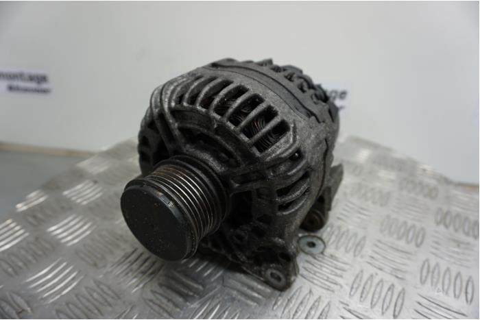 Used Dynamo Volkswagen Polo IV (9N1/2/3) 1.4 TDI 80 Price € 35,00 Margin scheme offered by Boels Autodemontage