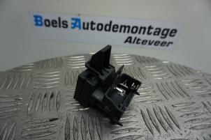 Usagé Serrure de contact électronique Volvo V40 (MV) 2.0 D2 16V Prix sur demande proposé par Boels Autodemontage