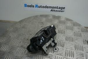 Usagé Serrure avant gauche Volvo V40 (MV) 2.0 D2 16V Prix sur demande proposé par Boels Autodemontage