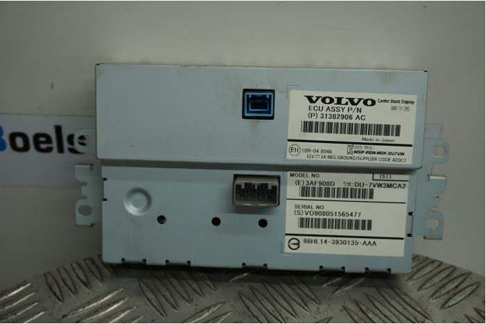 Display unité de contrôle multi media d'un Volvo V40 (MV) 2.0 D2 16V 2015