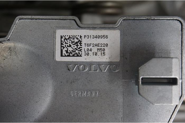 Caja de columna de dirección de un Volvo V40 (MV) 2.0 D2 16V 2015