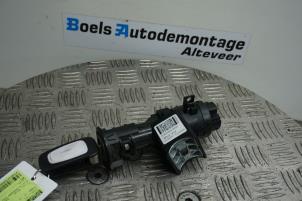 Usagé Serrure de contact + clé Ford Ka II 1.2 Prix € 35,00 Règlement à la marge proposé par Boels Autodemontage