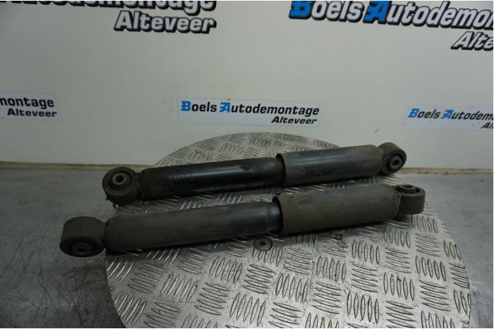 Shock absorber kit from a Volkswagen Caddy IV 2.0 TDI 102 2016