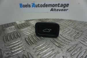 Usados Interruptor del portón trasero Volvo V70 (BW) 1.6 DRIVe 16V Precio de solicitud ofrecido por Boels Autodemontage