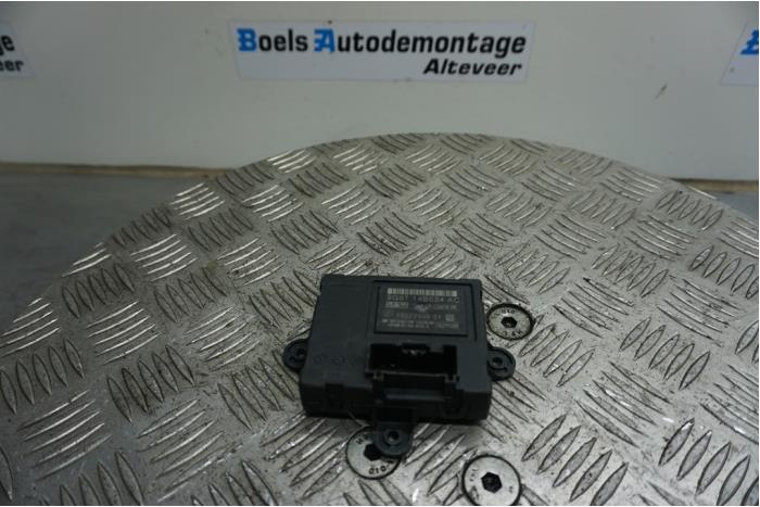 Central door locking module from a Volvo V70 (BW) 1.6 DRIVe 16V 2010