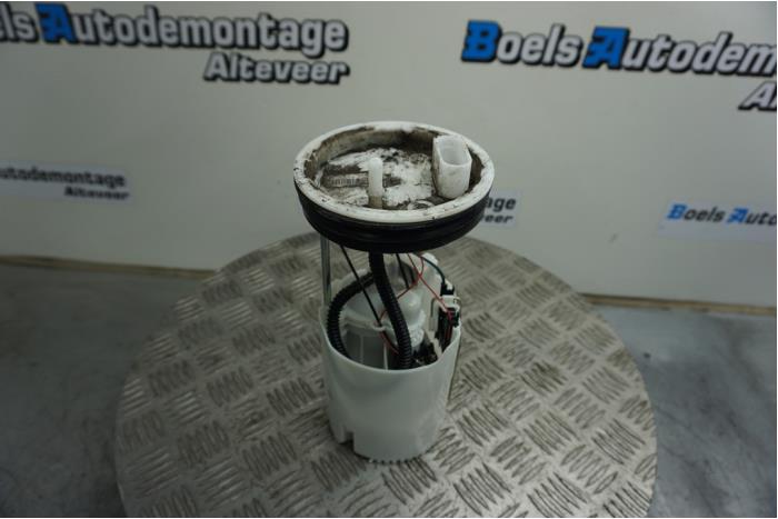 Electric fuel pump from a Volkswagen Up! (121) 1.0 12V 75 2011