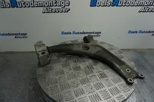 Usagé Bras de suspension avant droit Volkswagen Passat (3C2) 1.9 TDI Prix sur demande proposé par Boels Autodemontage