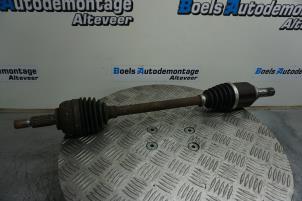 Used Front drive shaft, left Renault Clio III (BR/CR) 1.5 dCi FAP Price on request offered by Boels Autodemontage