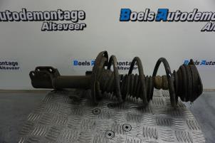Used Front shock absorber rod, right Renault Clio III (BR/CR) 1.5 dCi FAP Price € 50,00 Margin scheme offered by Boels Autodemontage