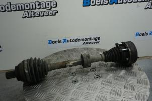 Used Front drive shaft, left Volkswagen Passat (3C2) 1.9 TDI Price € 35,00 Margin scheme offered by Boels Autodemontage