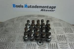 Used Wheel bolt Volkswagen Caddy IV 2.0 TDI 102 Price € 20,00 Margin scheme offered by Boels Autodemontage