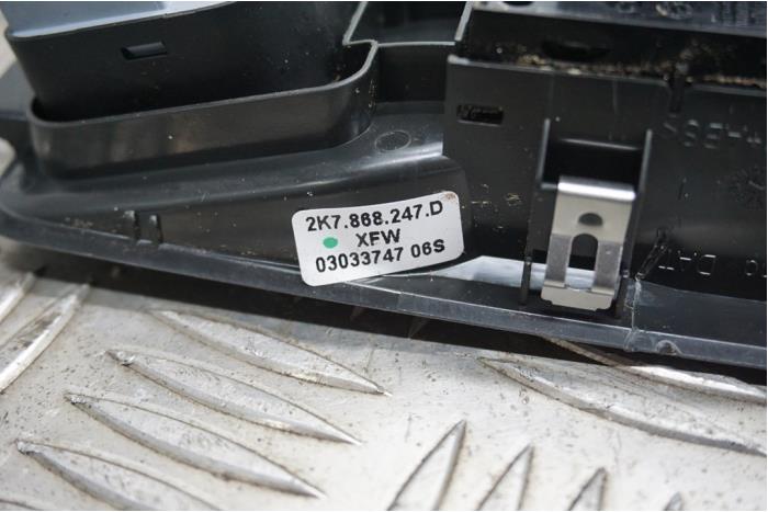 Interruptor de ventanilla eléctrica de un Volkswagen Caddy Cargo V (SBA/SBH) 2.0 TDI BlueMotionTechnology 2022
