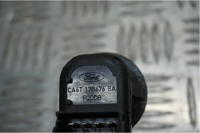 Interruptor de retrovisor de un Ford Transit 2.2 TDCi 16V 2016