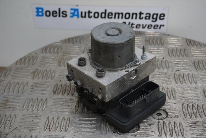 Usagé Bloc ABS Ford Transit 2.2 TDCi 16V Prix € 125,00 Règlement à la marge proposé par Boels Autodemontage