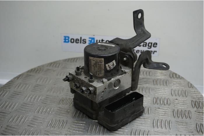 Usagé Bloc ABS Ford Fiesta 6 (JA8) 1.4 TDCi Van Prix € 75,00 Règlement à la marge proposé par Boels Autodemontage