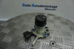 Used AdBlue pump Mercedes Vito (447.6) 2.2 114 CDI 16V Price € 90,00 Margin scheme offered by Boels Autodemontage