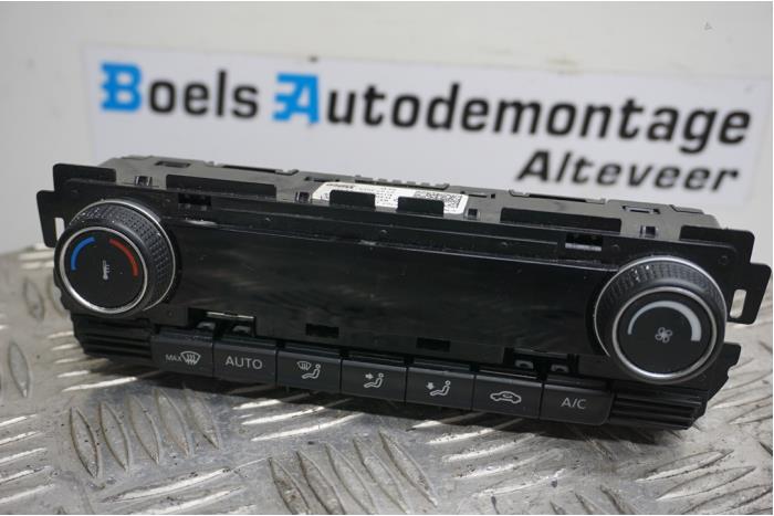 Panel Climatronic de un Volkswagen Polo V (6R) 1.4 TDI DPF BlueMotion technology 2014