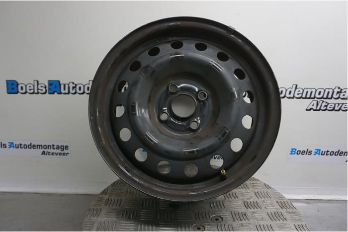 Wheel from a Kia Rio III (UB)  2012