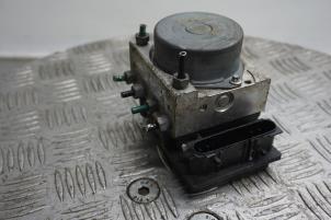 Begagnade ABS-pump Renault Grand Scénic II (JM) 2.0 16V Pris € 100,00 Marginaltabell erbjuds av Boels Autodemontage