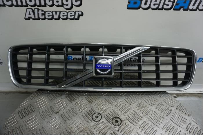 Używane Grill Volvo S60 I (RS/HV) 2.4 20V 140 Cena € 50,00 Procedura marży oferowane przez Boels Autodemontage