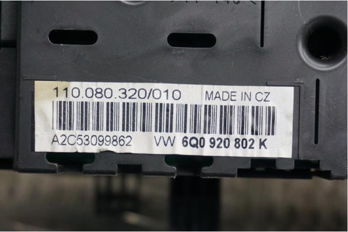 Cuentakilómetros de un Volkswagen Polo IV (9N1/2/3) 1.4 TDI 70 2005