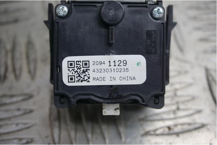 Interruptor de indicador de dirección de un Opel Adam 1.0 Ecotec 12V SIDI Turbo 2015