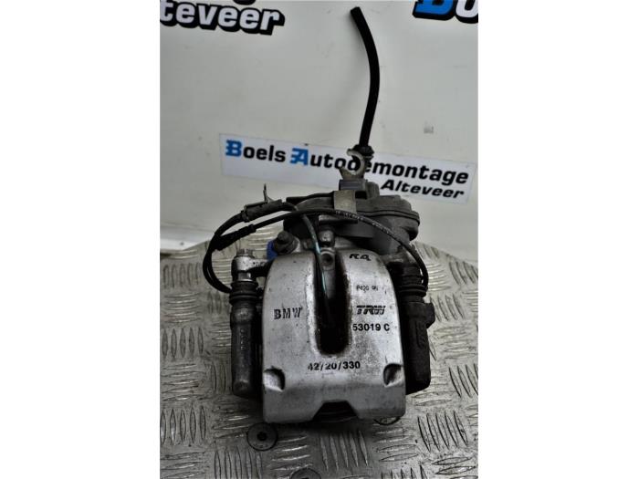 Rear brake calliper, right from a BMW 5 serie (G30) 530i 2.0 TwinPower Turbo 16V 2021