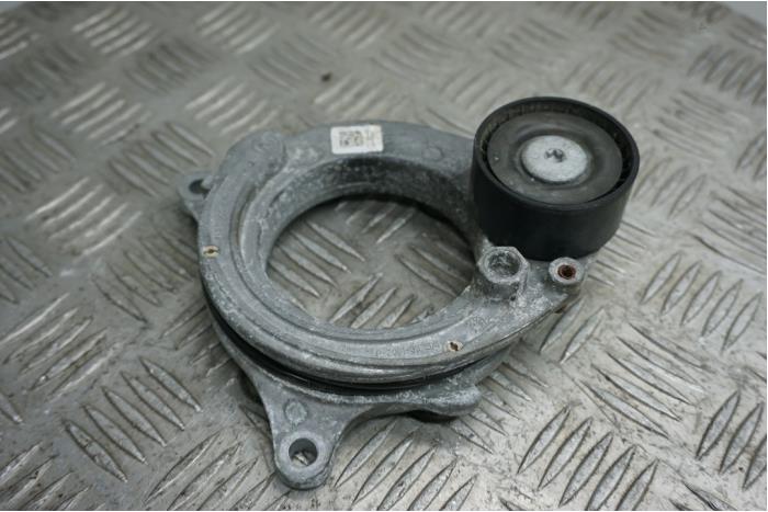 Usados Rodillo tensor correa múltiple BMW 5 serie (G30) 530i 2.0 TwinPower Turbo 16V Precio € 75,00 Norma de margen ofrecido por Boels Autodemontage