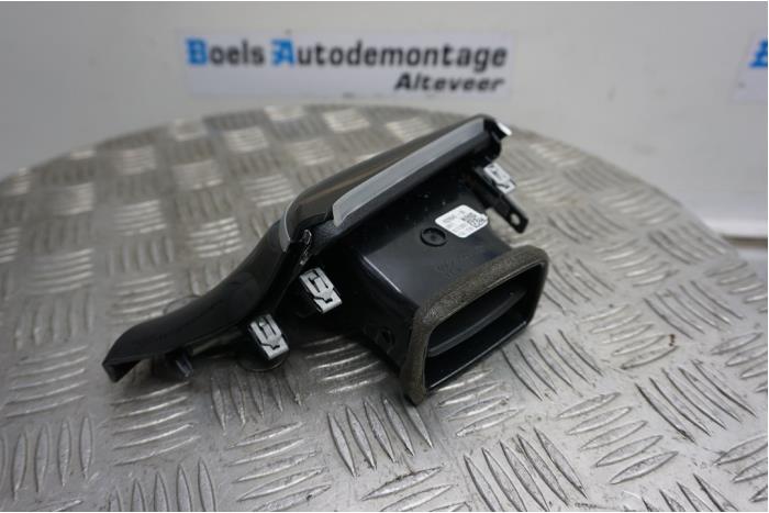 Dashboard vent from a BMW 5 serie (G30) 530i 2.0 TwinPower Turbo 16V 2021